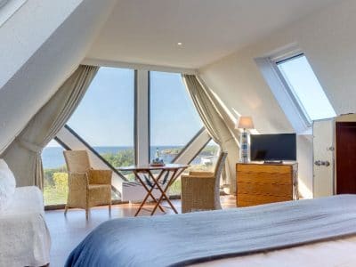 Panoramic room with sea view